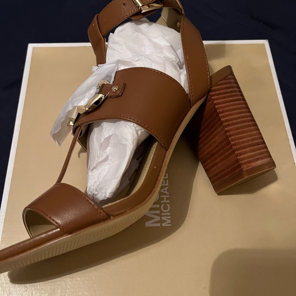 New - Picture 3 of 5